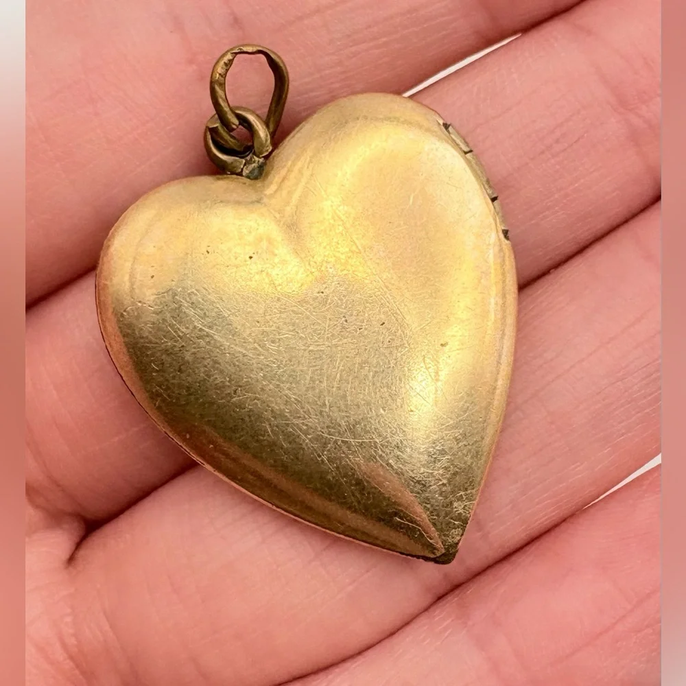 Antique Victorian Gold Filled and Diamond Etched Heart Locket - Picture 5 of 8